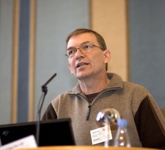Tidligere leder af Handivid Kristian Jensen taler på konference om fleksjob i Landstingssalen på Christiansborg, 2006