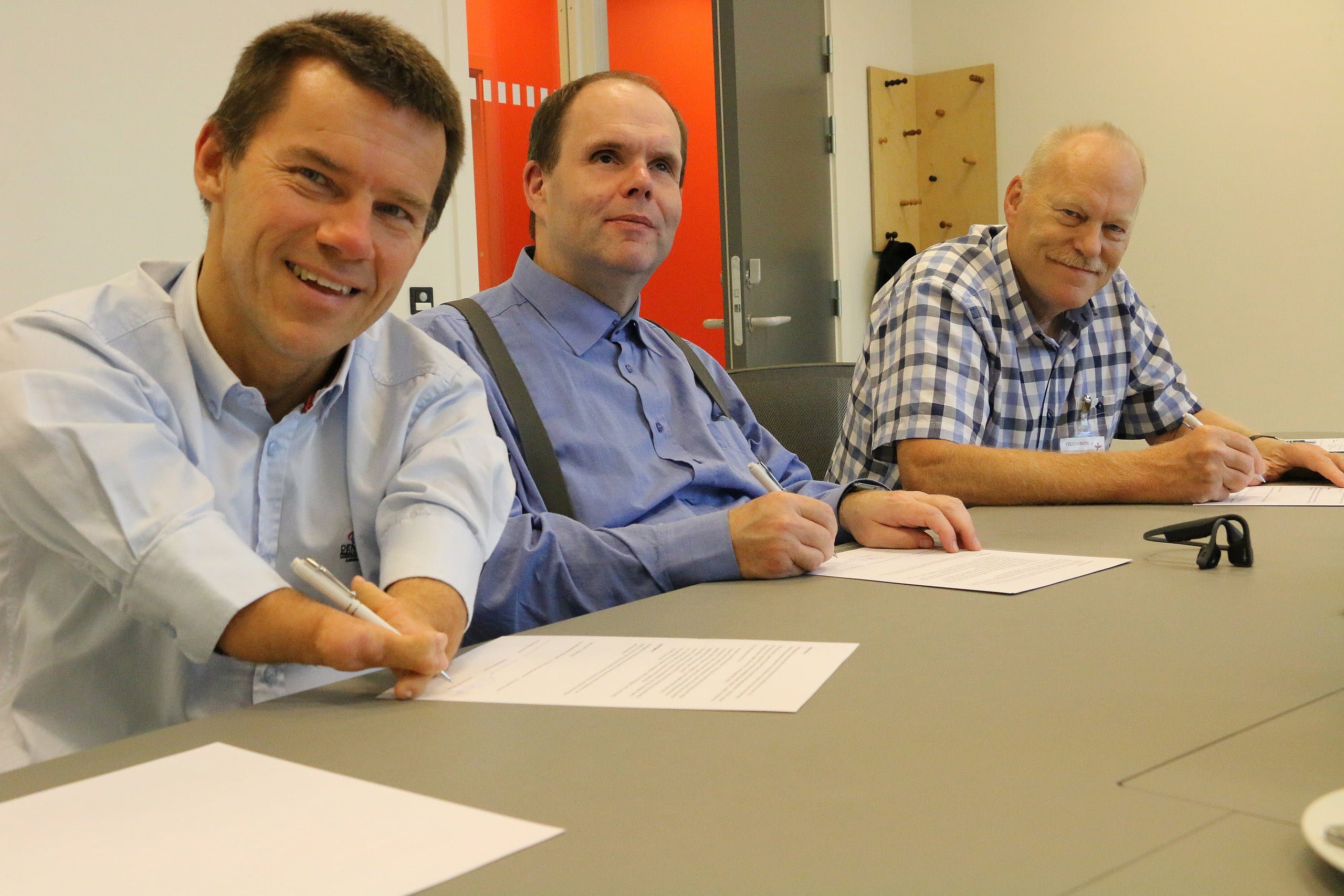 Samarbejdsaftale underskrives af Ole Petersson, Thorkild Olesen og Jens Boe Nielsen.