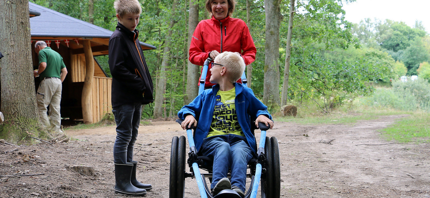 Skjoldungeklubben - Hippocamper kørestol, to drenge og Tine Solië